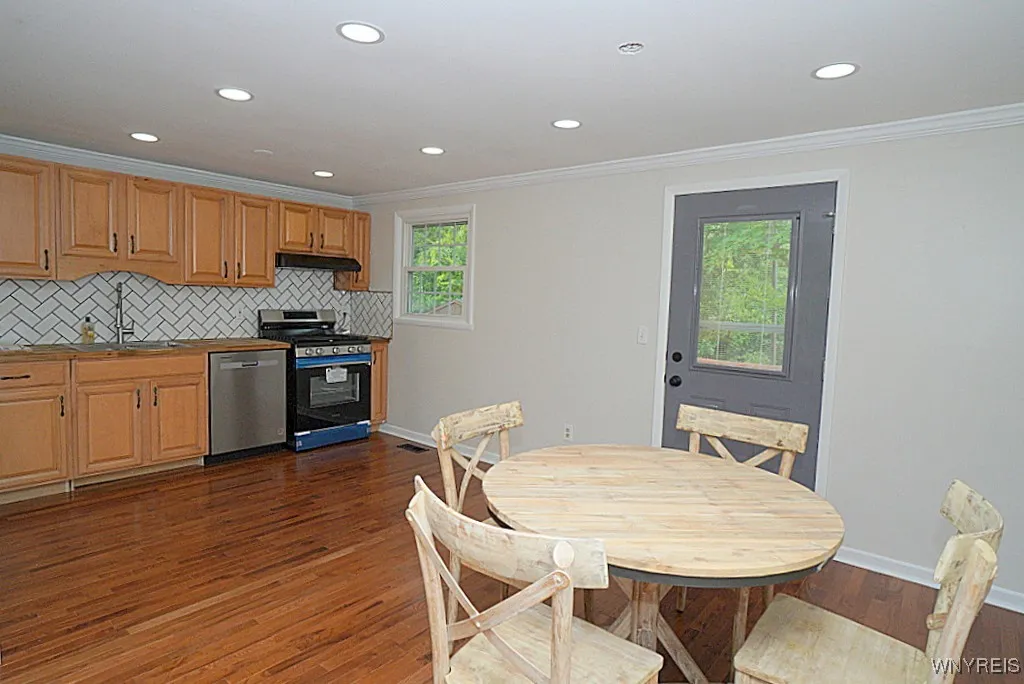 4031 Towers Place, Hamburg, New York 14075, Hamburg, New York 14075, 3 Bedrooms Bedrooms, 10 Rooms Rooms,2 BathroomsBathrooms,Residential,Closed,4031 Towers Place, Hamburg, New York 14075,0,B1560416