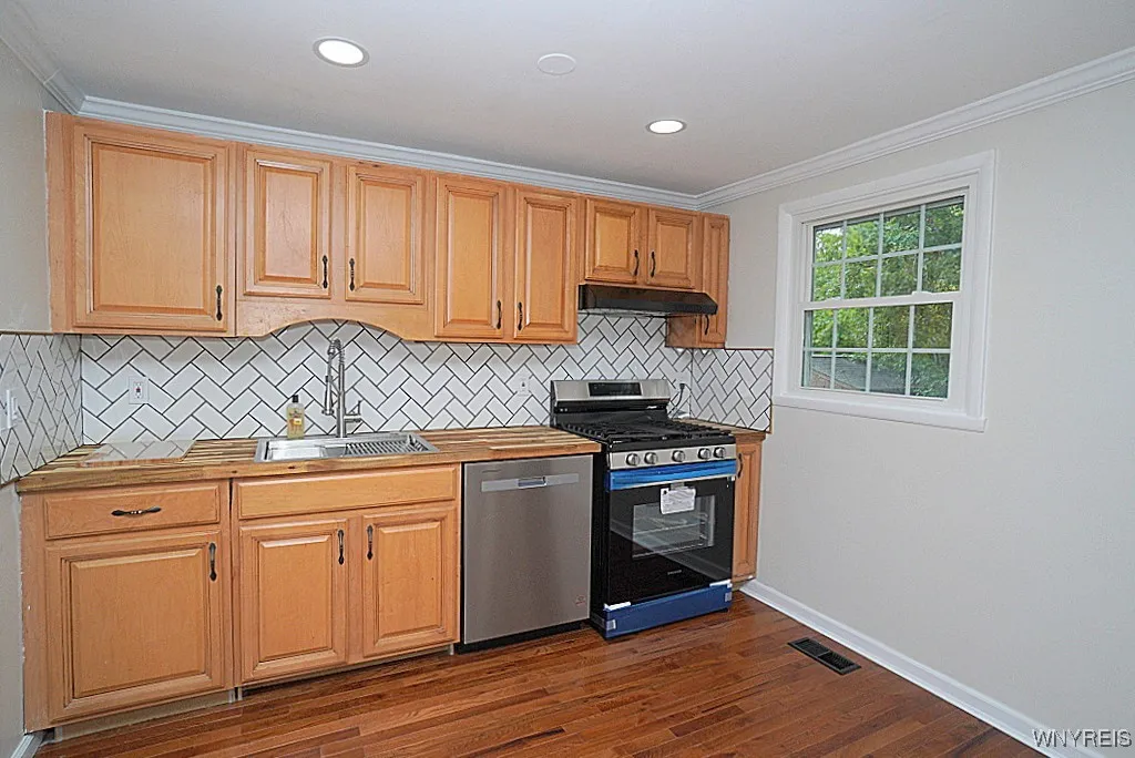 4031 Towers Place, Hamburg, New York 14075, Hamburg, New York 14075, 3 Bedrooms Bedrooms, 10 Rooms Rooms,2 BathroomsBathrooms,Residential,Closed,4031 Towers Place, Hamburg, New York 14075,0,B1560416