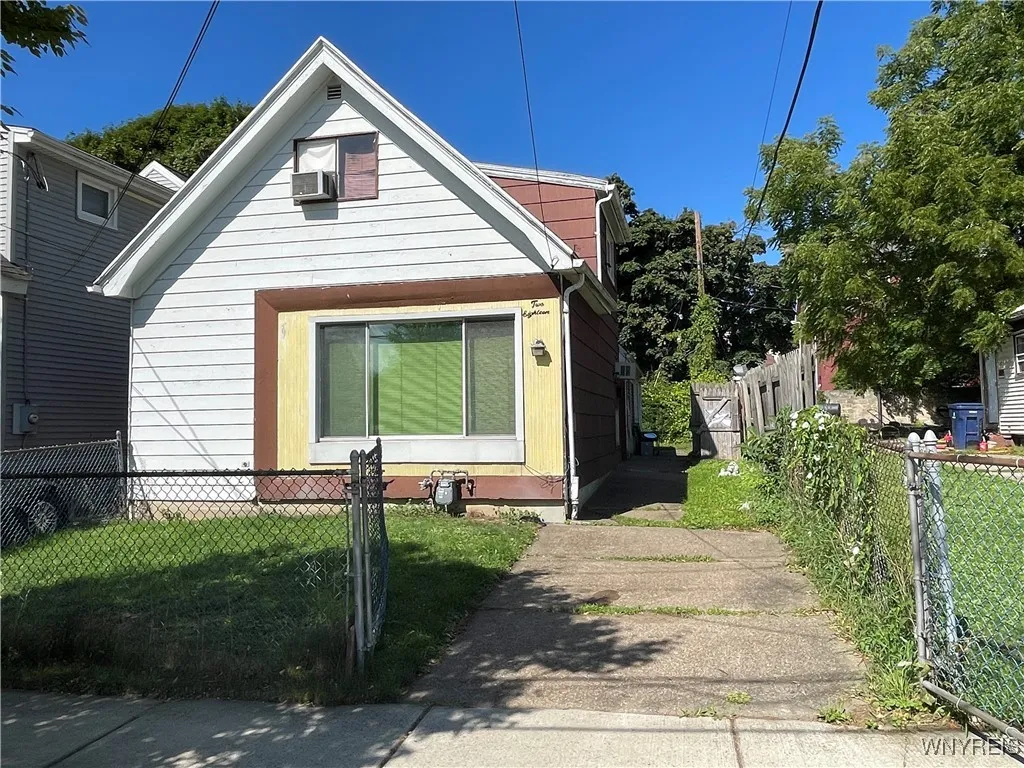 218 Locust St Street, Buffalo, New York 14204, Buffalo, New York 14204, 4 Bedrooms Bedrooms, 6 Rooms Rooms,1 BathroomBathrooms,Residential,Closed,218 Locust St Street, Buffalo, New York 14204,0,B1560483