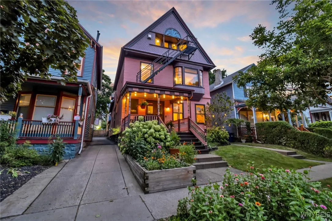 380 Hudson Street, Buffalo, New York 14201, Buffalo, New York 14201, 7 Bedrooms Bedrooms, ,2 BathroomsBathrooms,Residential,Closed,380 Hudson Street, Buffalo, New York 14201,0,B1559666
