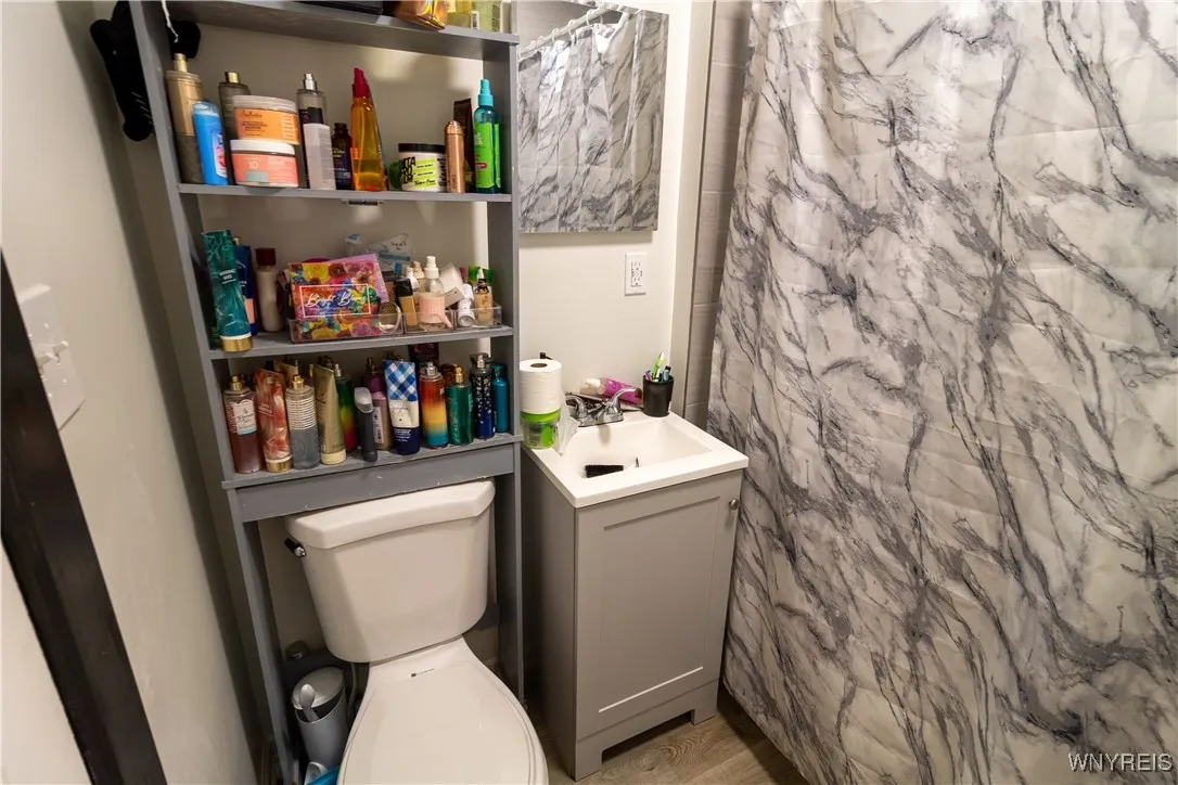 128 Crowley Avenue, Buffalo, New York 14207, Buffalo, New York 14207, 4 Bedrooms Bedrooms, ,2 BathroomsBathrooms,Residential,Closed,128 Crowley Avenue, Buffalo, New York 14207,0,B1560616