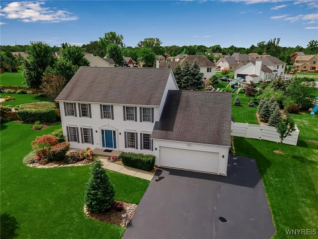 9297 Via Cimato Drive, Clarence, New York 14032, Clarence, New York 14032, 4 Bedrooms Bedrooms, 8 Rooms Rooms,2 BathroomsBathrooms,Residential,Closed,9297 Via Cimato Drive, Clarence, New York 14032,0,B1560612