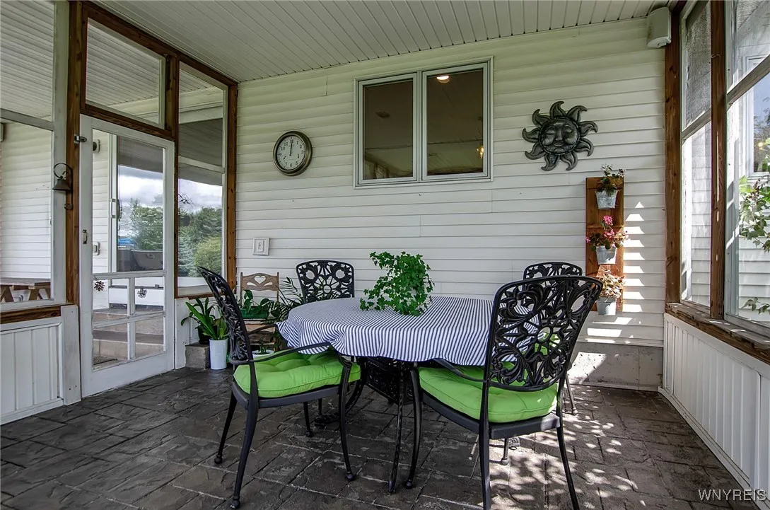 9297 Via Cimato Drive, Clarence, New York 14032, Clarence, New York 14032, 4 Bedrooms Bedrooms, 8 Rooms Rooms,2 BathroomsBathrooms,Residential,Closed,9297 Via Cimato Drive, Clarence, New York 14032,0,B1560612