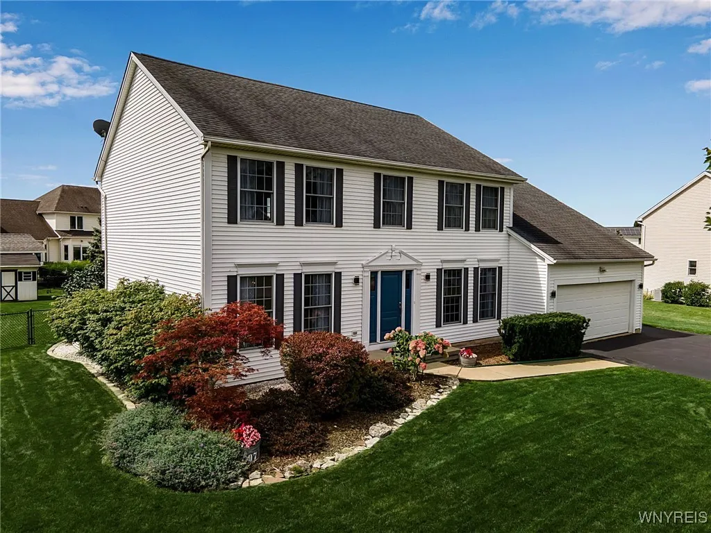 9297 Via Cimato Drive, Clarence, New York 14032, Clarence, New York 14032, 4 Bedrooms Bedrooms, 8 Rooms Rooms,2 BathroomsBathrooms,Residential,Closed,9297 Via Cimato Drive, Clarence, New York 14032,0,B1560612