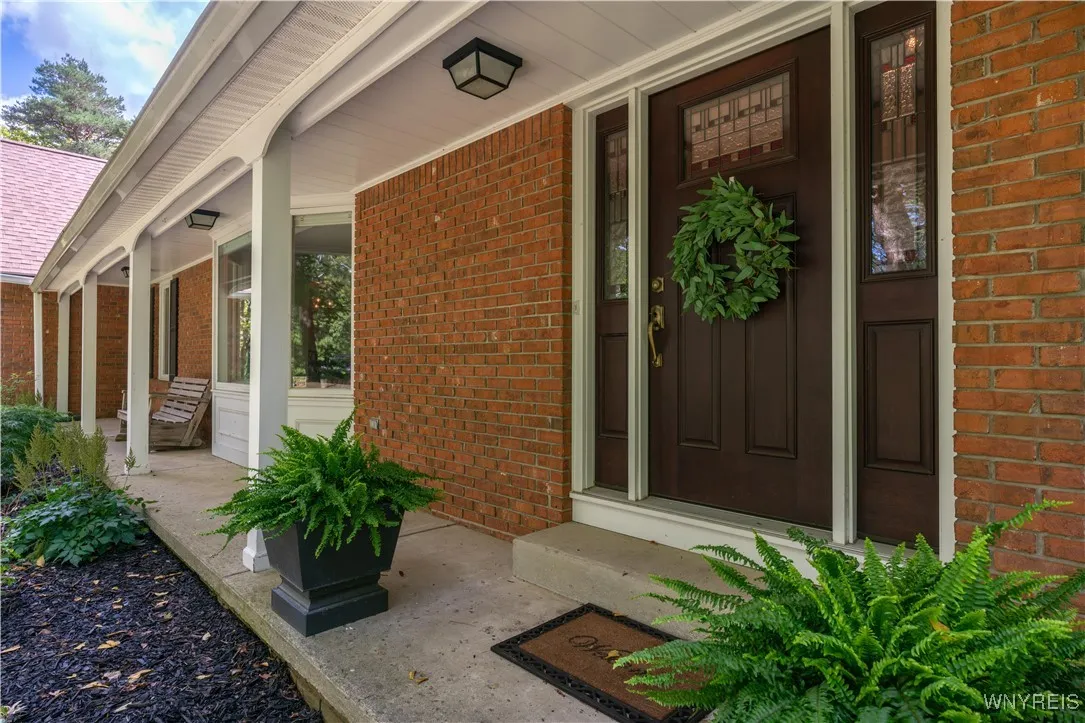 1 Valley View Drive, Orchard Park, New York 14127, Orchard Park, New York 14127, 4 Bedrooms Bedrooms, 9 Rooms Rooms,2 BathroomsBathrooms,Residential,Closed,1 Valley View Drive, Orchard Park, New York 14127,0,B1560237