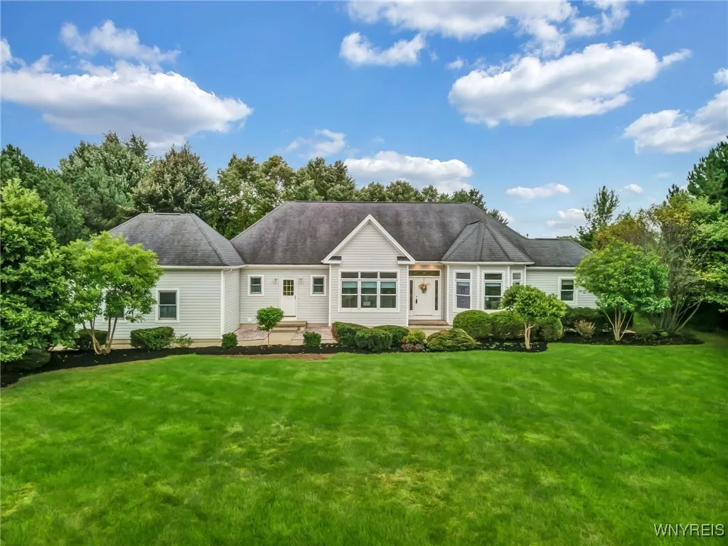 9245 Martin Road, Clarence, New York 14032, Clarence, New York 14032, 3 Bedrooms Bedrooms, 8 Rooms Rooms,2 BathroomsBathrooms,Residential,Closed,9245 Martin Road, Clarence, New York 14032,0,B1560731