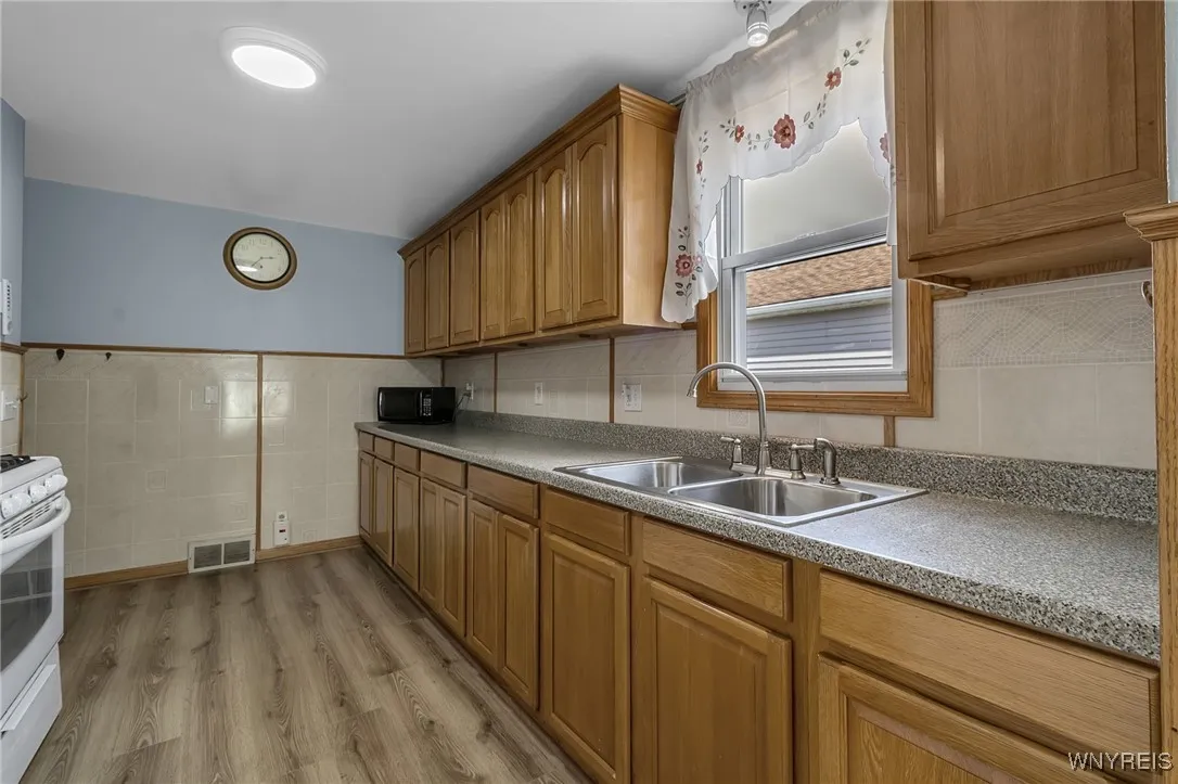 626 Highland Avenue, Tonawanda-town, New York 1422, Tonawanda, New York 14223, 3 Bedrooms Bedrooms, 6 Rooms Rooms,1 BathroomBathrooms,Residential,Closed,626 Highland Avenue, Tonawanda-town, New York 1422,0,B1560916