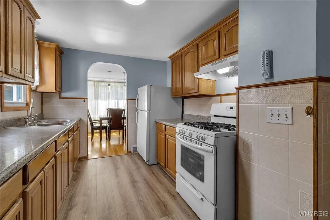 626 Highland Avenue, Tonawanda-town, New York 1422, Tonawanda, New York 14223, 3 Bedrooms Bedrooms, 6 Rooms Rooms,1 BathroomBathrooms,Residential,Closed,626 Highland Avenue, Tonawanda-town, New York 1422,0,B1560916