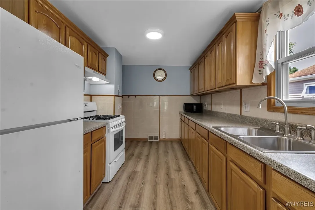 626 Highland Avenue, Tonawanda-town, New York 1422, Tonawanda, New York 14223, 3 Bedrooms Bedrooms, 6 Rooms Rooms,1 BathroomBathrooms,Residential,Closed,626 Highland Avenue, Tonawanda-town, New York 1422,0,B1560916