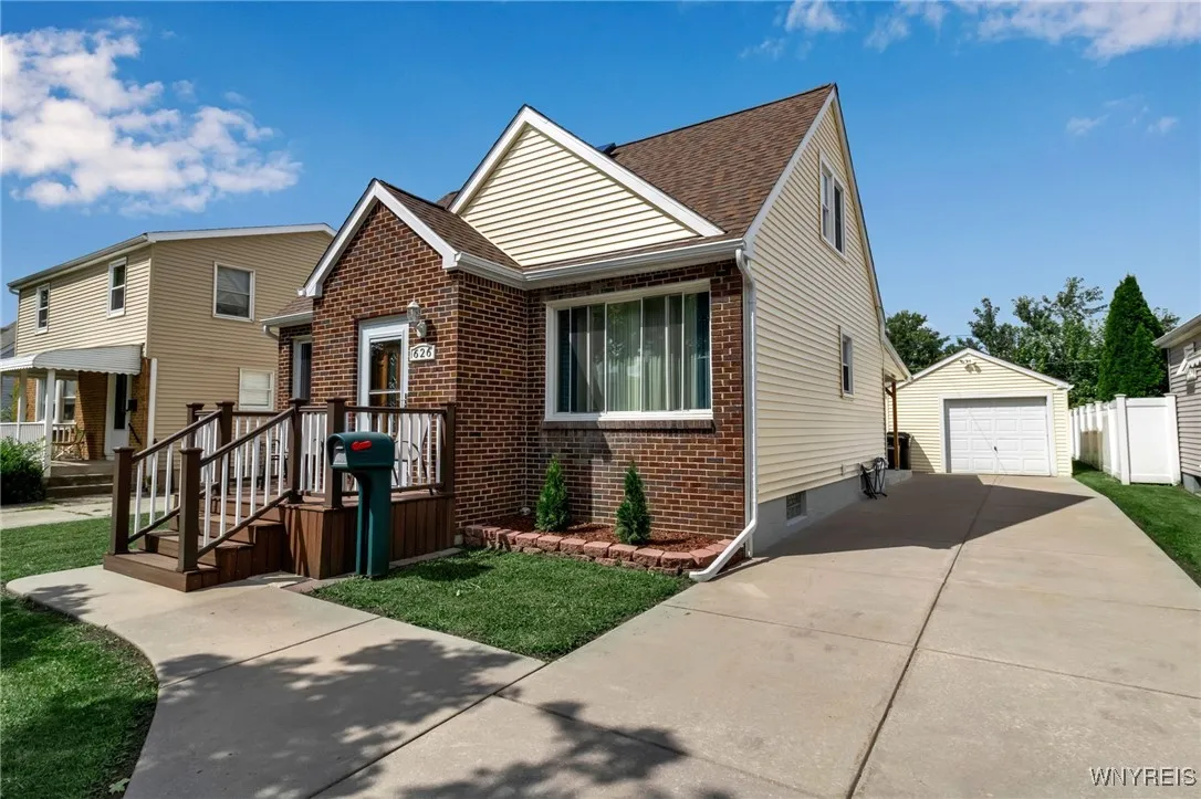 626 Highland Avenue, Tonawanda-town, New York 1422, Tonawanda, New York 14223, 3 Bedrooms Bedrooms, 6 Rooms Rooms,1 BathroomBathrooms,Residential,Closed,626 Highland Avenue, Tonawanda-town, New York 1422,0,B1560916
