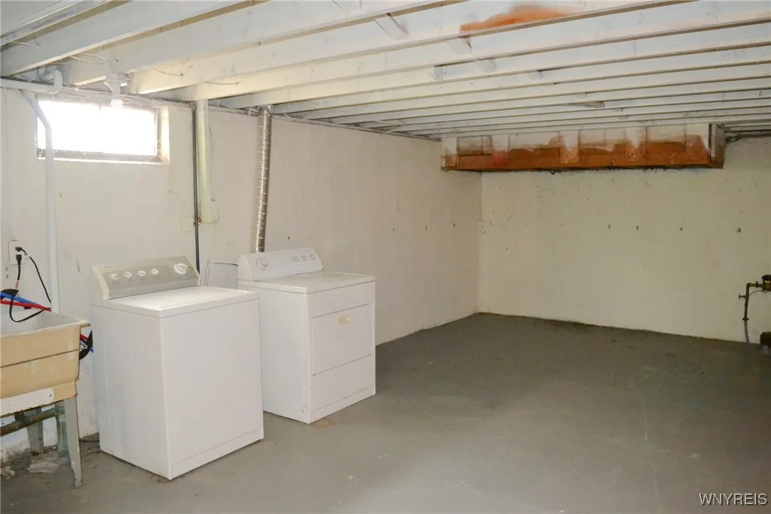 213 Carriage Park, West Seneca, New York 14224, West Seneca, New York 14224, 3 Bedrooms Bedrooms, 6 Rooms Rooms,1 BathroomBathrooms,Residential,Closed,213 Carriage Park, West Seneca, New York 14224,0,B1560986
