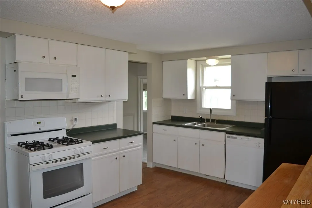 213 Carriage Park, West Seneca, New York 14224, West Seneca, New York 14224, 3 Bedrooms Bedrooms, 6 Rooms Rooms,1 BathroomBathrooms,Residential,Closed,213 Carriage Park, West Seneca, New York 14224,0,B1560986