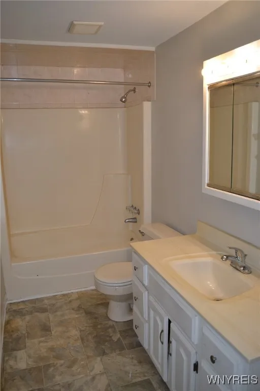 213 Carriage Park, West Seneca, New York 14224, West Seneca, New York 14224, 3 Bedrooms Bedrooms, 6 Rooms Rooms,1 BathroomBathrooms,Residential,Closed,213 Carriage Park, West Seneca, New York 14224,0,B1560986
