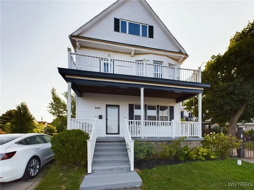 2407 Niagara Street, Buffalo, New York 14207, Buffalo, New York 14207, 6 Bedrooms Bedrooms, ,2 BathroomsBathrooms,Residential,Closed,2407 Niagara Street, Buffalo, New York 14207,0,B1561199