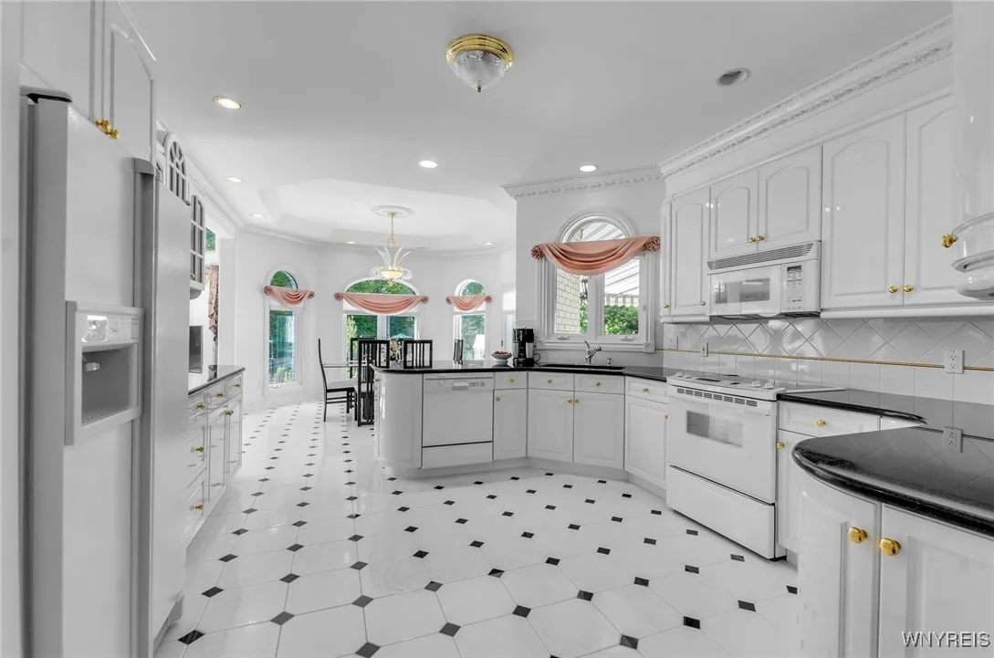 7 Woodcrest Drive, Aurora, New York 14127, Aurora, New York 14127, 4 Bedrooms Bedrooms, 10 Rooms Rooms,5 BathroomsBathrooms,Residential,For Sale,7 Woodcrest Drive, Aurora, New York 14127,0,B1561331
