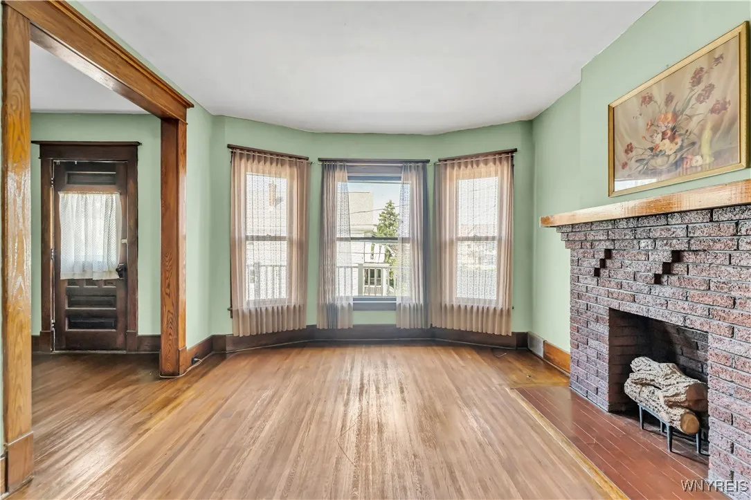 Upstairs Living Room - Bay Window, door to Front Porch