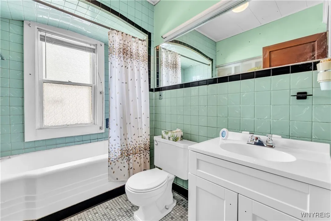 Downstairs Bathroom - New Vanity
