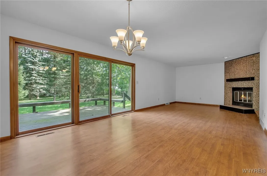 living room /dining room
