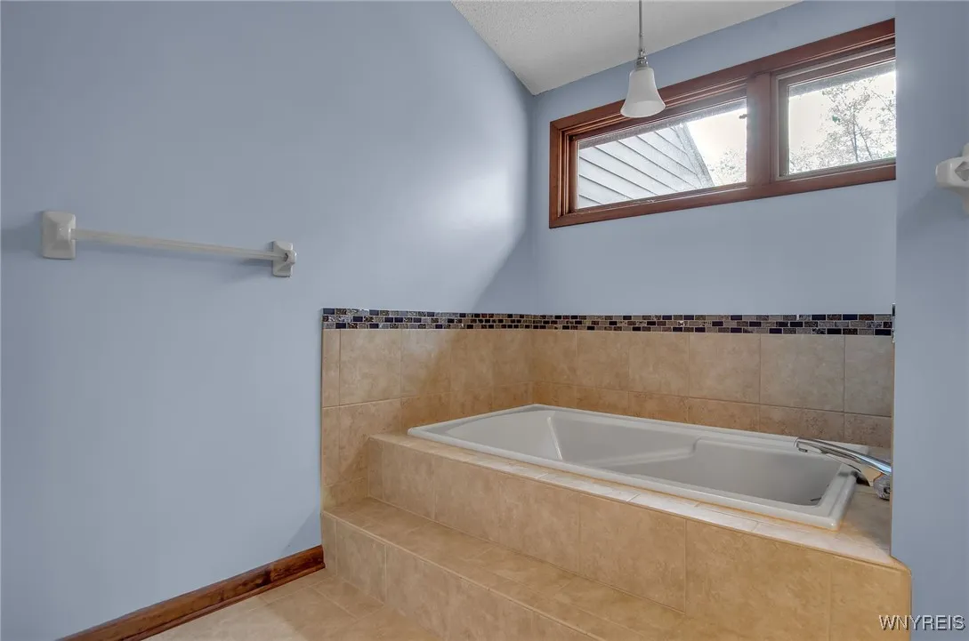 ensuite tub