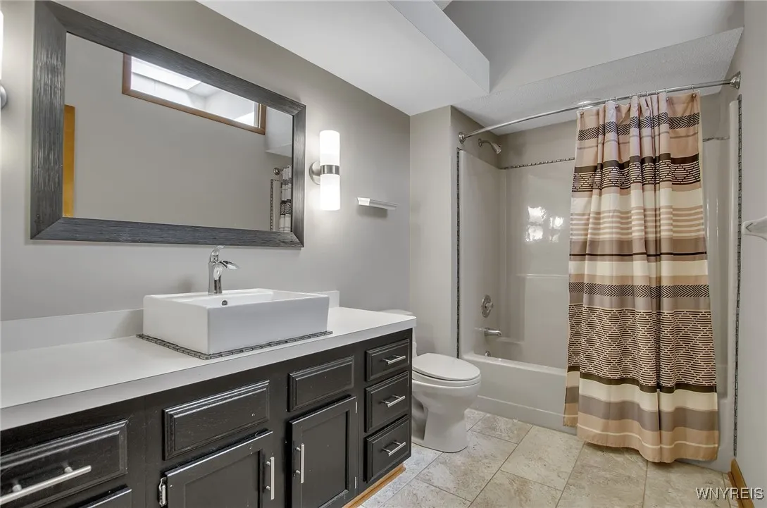 upstairs full bath