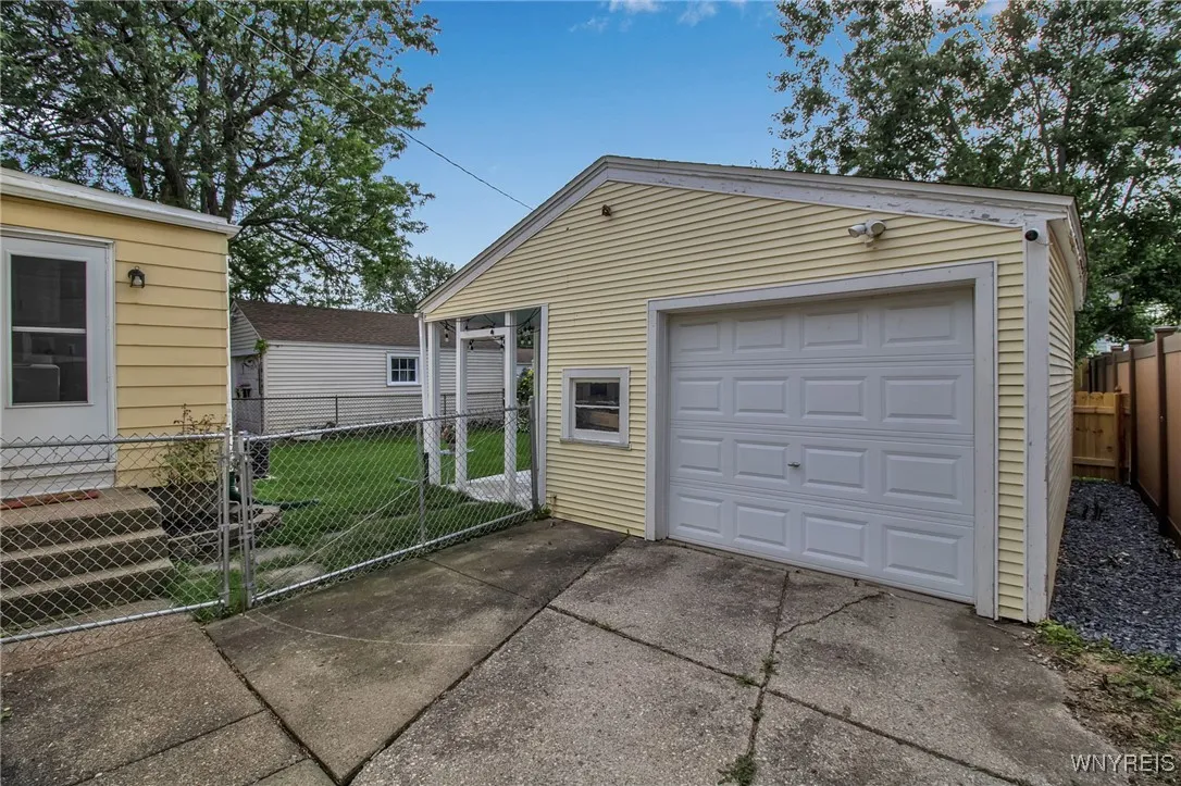 890 Parkhurst Boulevard, Tonawanda-town, New York, Tonawanda, New York 14150, 4 Bedrooms Bedrooms, 7 Rooms Rooms,2 BathroomsBathrooms,Residential,Closed,890 Parkhurst Boulevard, Tonawanda-town, New York ,0,B1561707