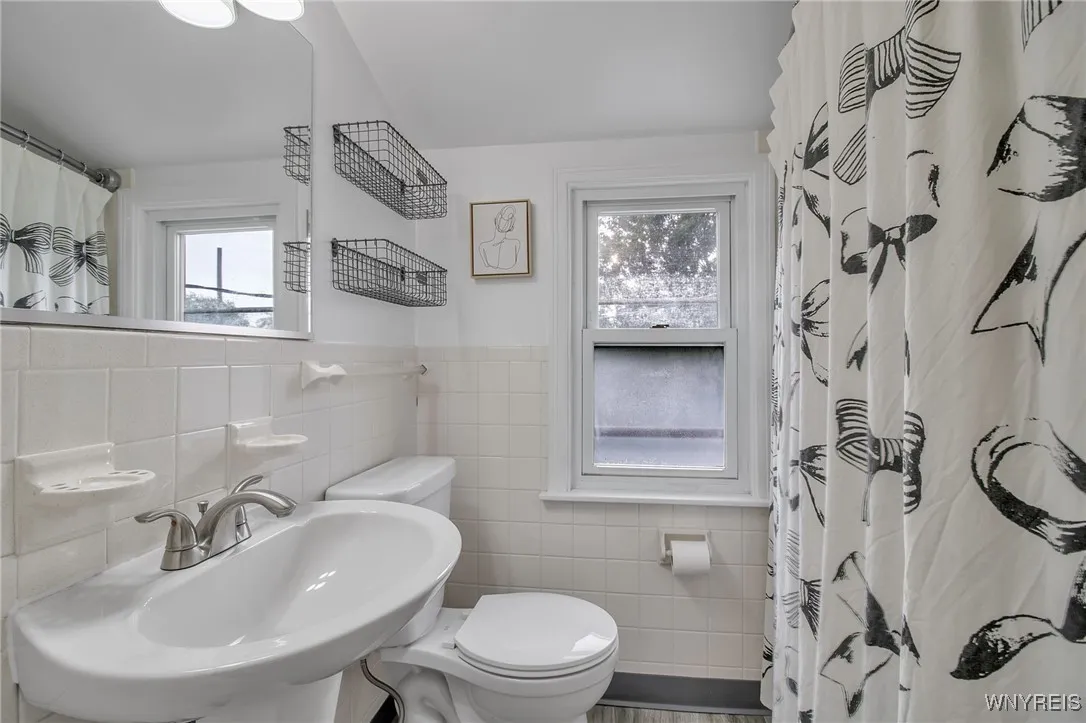 890 Parkhurst Boulevard, Tonawanda-town, New York, Tonawanda, New York 14150, 4 Bedrooms Bedrooms, 7 Rooms Rooms,2 BathroomsBathrooms,Residential,Closed,890 Parkhurst Boulevard, Tonawanda-town, New York ,0,B1561707