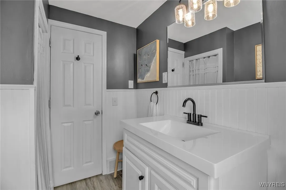 890 Parkhurst Boulevard, Tonawanda-town, New York, Tonawanda, New York 14150, 4 Bedrooms Bedrooms, 7 Rooms Rooms,2 BathroomsBathrooms,Residential,Closed,890 Parkhurst Boulevard, Tonawanda-town, New York ,0,B1561707