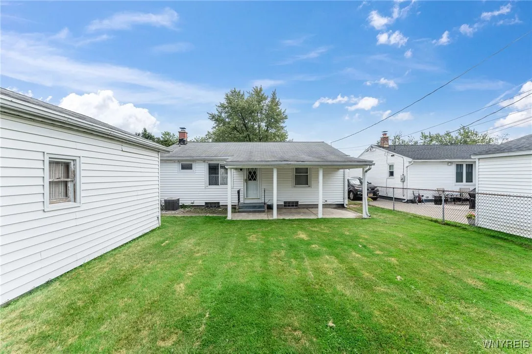 Fenced rear yard