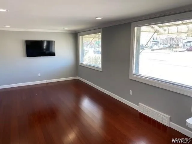 FRONT GREATROOM