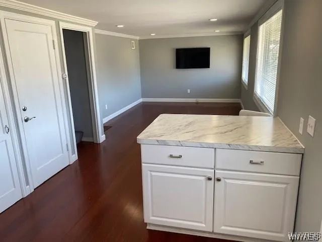 FRONT APARTMENT
