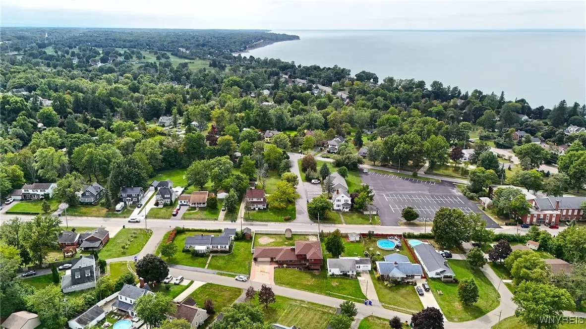 5192 East Parkway, Hamburg, New York 14075, Hamburg, New York 14075, 4 Bedrooms Bedrooms, 10 Rooms Rooms,3 BathroomsBathrooms,Residential,Closed,5192 East Parkway, Hamburg, New York 14075,0,B1561543