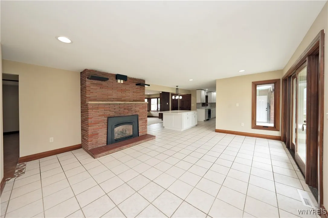 5192 East Parkway, Hamburg, New York 14075, Hamburg, New York 14075, 4 Bedrooms Bedrooms, 10 Rooms Rooms,3 BathroomsBathrooms,Residential,Closed,5192 East Parkway, Hamburg, New York 14075,0,B1561543