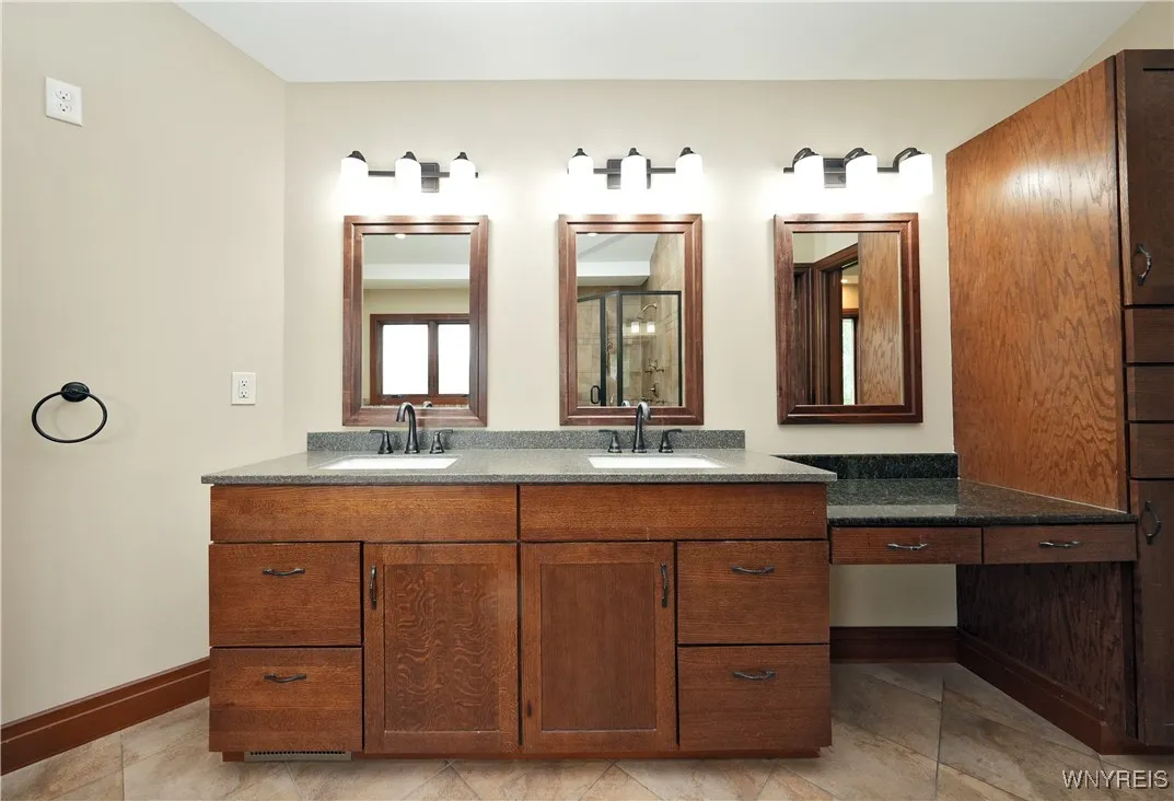 5192 East Parkway, Hamburg, New York 14075, Hamburg, New York 14075, 4 Bedrooms Bedrooms, 10 Rooms Rooms,3 BathroomsBathrooms,Residential,Closed,5192 East Parkway, Hamburg, New York 14075,0,B1561543