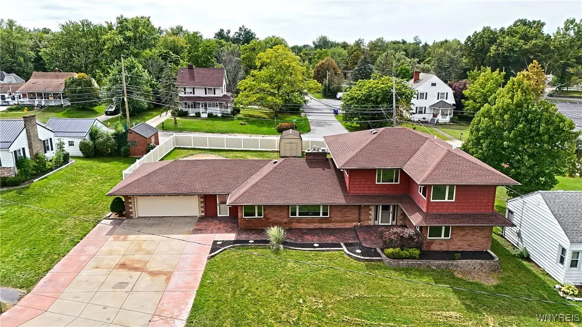 5192 East Parkway, Hamburg, New York 14075, Hamburg, New York 14075, 4 Bedrooms Bedrooms, 10 Rooms Rooms,3 BathroomsBathrooms,Residential,Closed,5192 East Parkway, Hamburg, New York 14075,0,B1561543