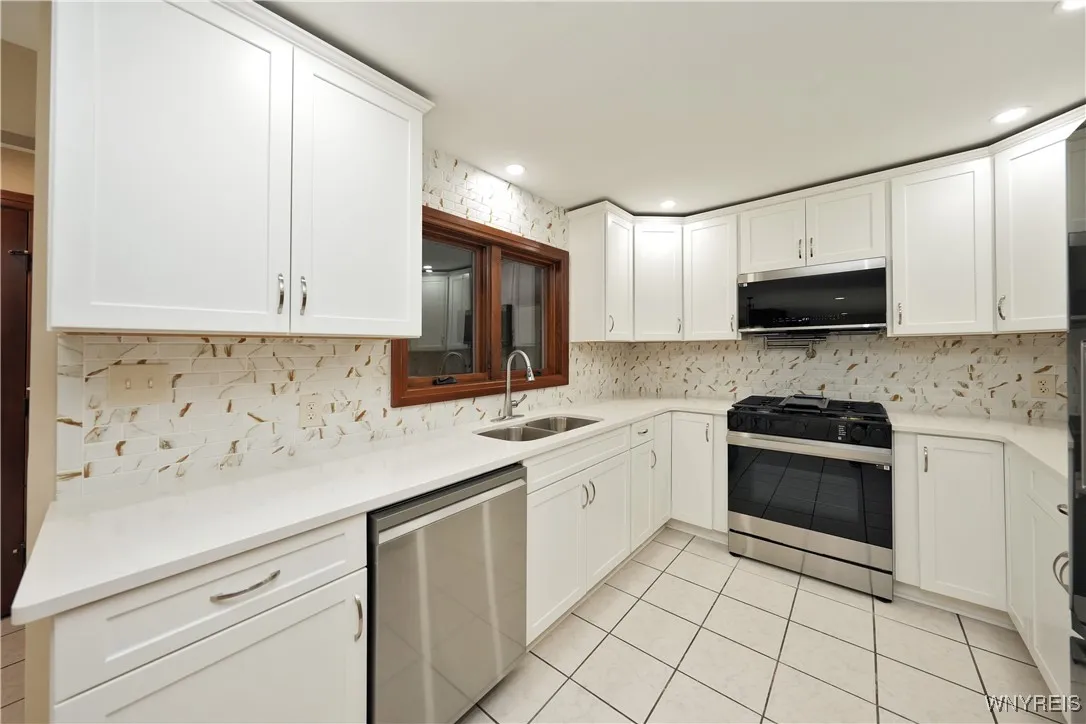 5192 East Parkway, Hamburg, New York 14075, Hamburg, New York 14075, 4 Bedrooms Bedrooms, 10 Rooms Rooms,3 BathroomsBathrooms,Residential,Closed,5192 East Parkway, Hamburg, New York 14075,0,B1561543