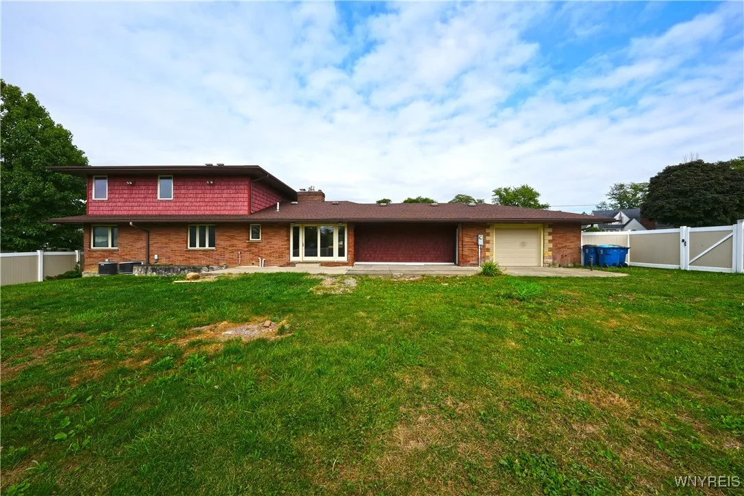 5192 East Parkway, Hamburg, New York 14075, Hamburg, New York 14075, 4 Bedrooms Bedrooms, 10 Rooms Rooms,3 BathroomsBathrooms,Residential,Closed,5192 East Parkway, Hamburg, New York 14075,0,B1561543