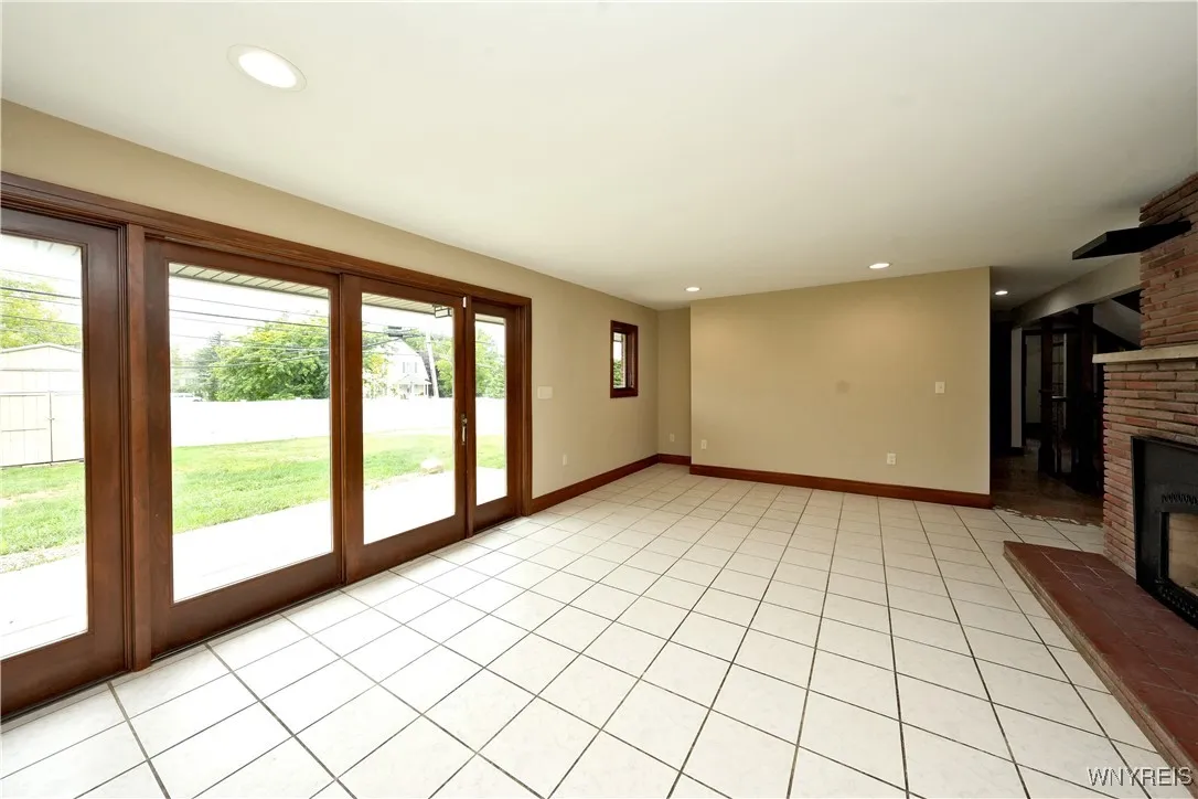 5192 East Parkway, Hamburg, New York 14075, Hamburg, New York 14075, 4 Bedrooms Bedrooms, 10 Rooms Rooms,3 BathroomsBathrooms,Residential,Closed,5192 East Parkway, Hamburg, New York 14075,0,B1561543