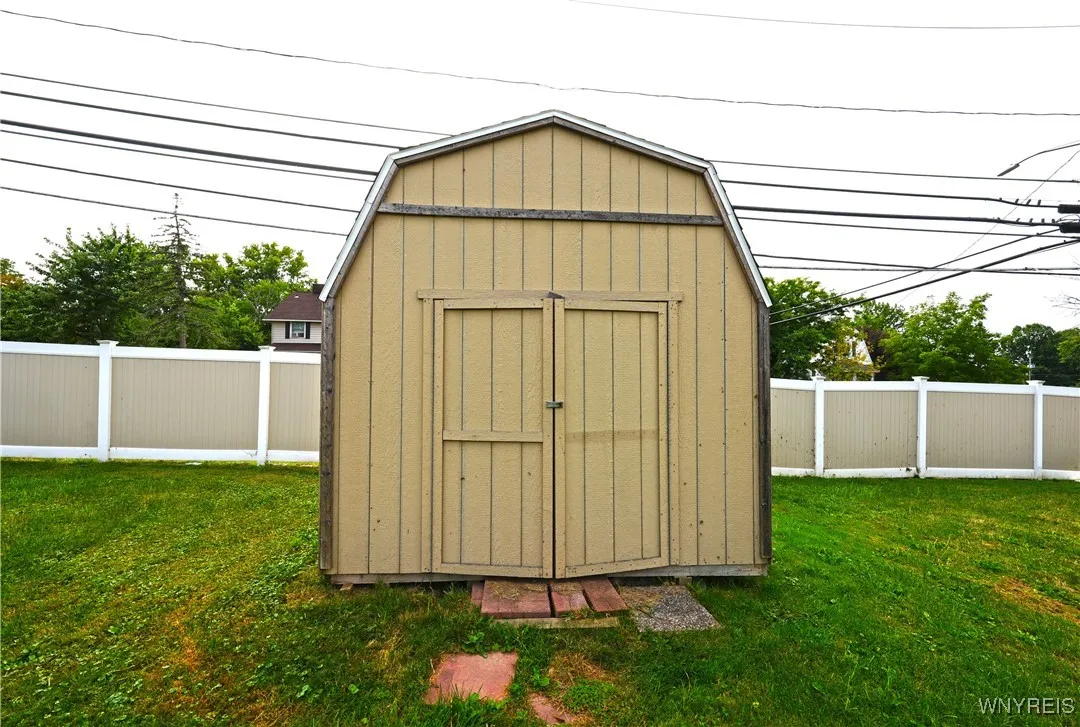 5192 East Parkway, Hamburg, New York 14075, Hamburg, New York 14075, 4 Bedrooms Bedrooms, 10 Rooms Rooms,3 BathroomsBathrooms,Residential,Closed,5192 East Parkway, Hamburg, New York 14075,0,B1561543