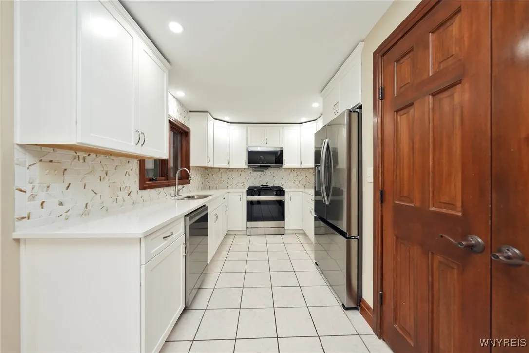 5192 East Parkway, Hamburg, New York 14075, Hamburg, New York 14075, 4 Bedrooms Bedrooms, 10 Rooms Rooms,3 BathroomsBathrooms,Residential,Closed,5192 East Parkway, Hamburg, New York 14075,0,B1561543