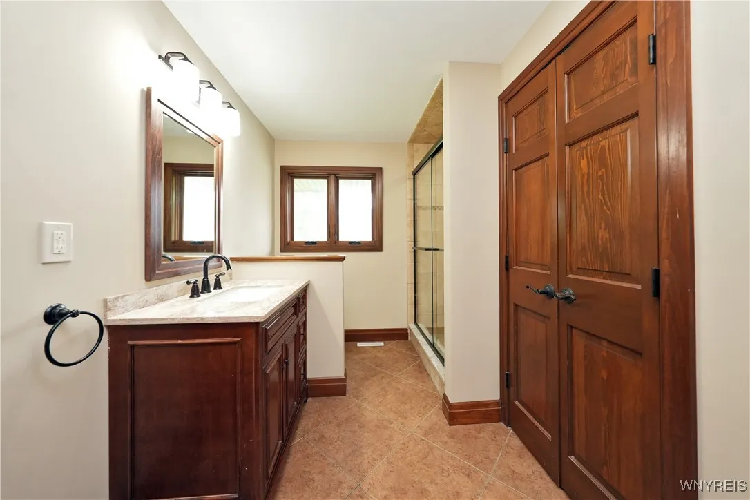 5192 East Parkway, Hamburg, New York 14075, Hamburg, New York 14075, 4 Bedrooms Bedrooms, 10 Rooms Rooms,3 BathroomsBathrooms,Residential,Closed,5192 East Parkway, Hamburg, New York 14075,0,B1561543