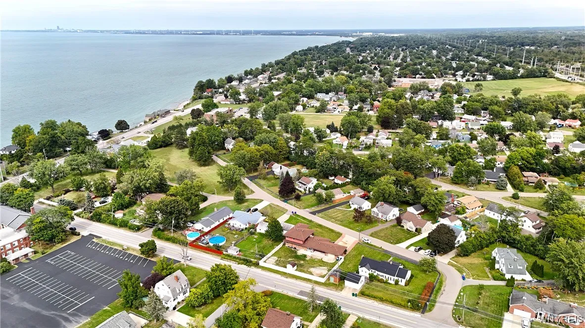 5192 East Parkway, Hamburg, New York 14075, Hamburg, New York 14075, 4 Bedrooms Bedrooms, 10 Rooms Rooms,3 BathroomsBathrooms,Residential,Closed,5192 East Parkway, Hamburg, New York 14075,0,B1561543