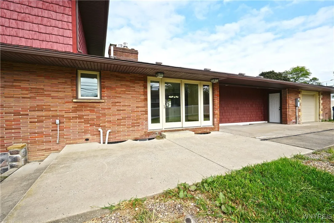 5192 East Parkway, Hamburg, New York 14075, Hamburg, New York 14075, 4 Bedrooms Bedrooms, 10 Rooms Rooms,3 BathroomsBathrooms,Residential,Closed,5192 East Parkway, Hamburg, New York 14075,0,B1561543
