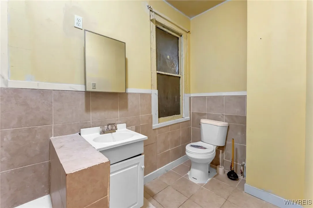 541 Perry Street, Buffalo, New York 14210, Buffalo, New York 14210, 3 Bedrooms Bedrooms, 5 Rooms Rooms,1 BathroomBathrooms,Residential,Closed,541 Perry Street, Buffalo, New York 14210,0,B1562240
