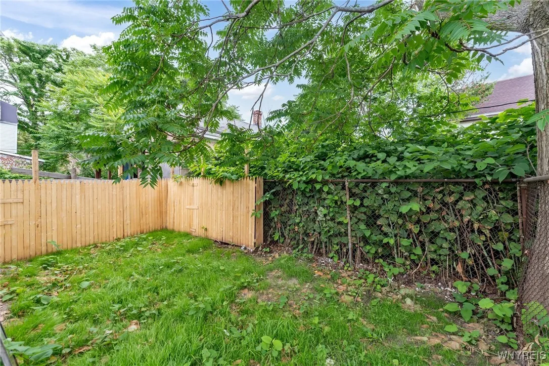 541 Perry Street, Buffalo, New York 14210, Buffalo, New York 14210, 3 Bedrooms Bedrooms, 5 Rooms Rooms,1 BathroomBathrooms,Residential,Closed,541 Perry Street, Buffalo, New York 14210,0,B1562240