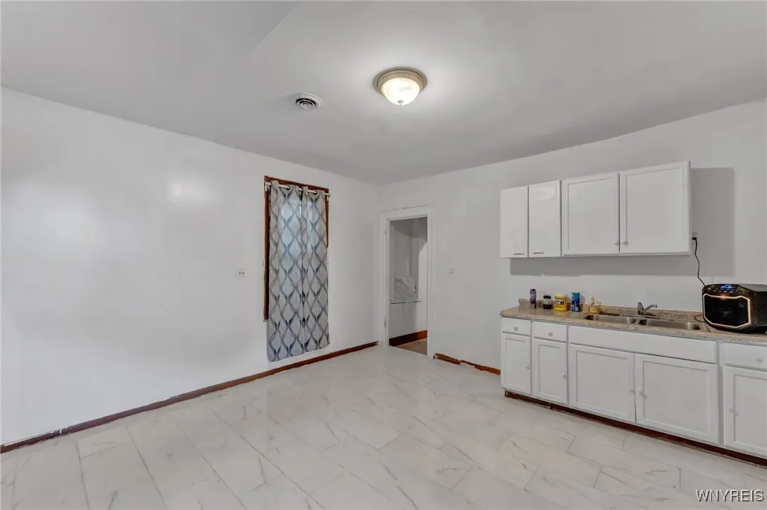 541 Perry Street, Buffalo, New York 14210, Buffalo, New York 14210, 3 Bedrooms Bedrooms, 5 Rooms Rooms,1 BathroomBathrooms,Residential,Closed,541 Perry Street, Buffalo, New York 14210,0,B1562240