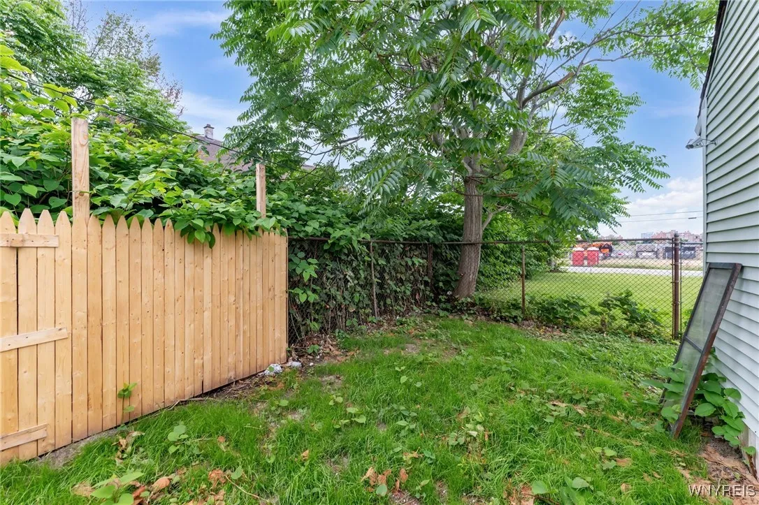 541 Perry Street, Buffalo, New York 14210, Buffalo, New York 14210, 3 Bedrooms Bedrooms, 5 Rooms Rooms,1 BathroomBathrooms,Residential,Closed,541 Perry Street, Buffalo, New York 14210,0,B1562240