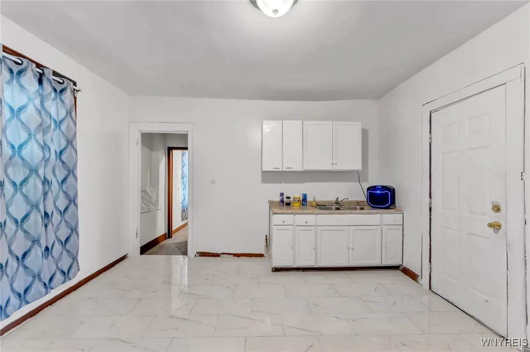 541 Perry Street, Buffalo, New York 14210, Buffalo, New York 14210, 3 Bedrooms Bedrooms, 5 Rooms Rooms,1 BathroomBathrooms,Residential,Closed,541 Perry Street, Buffalo, New York 14210,0,B1562240