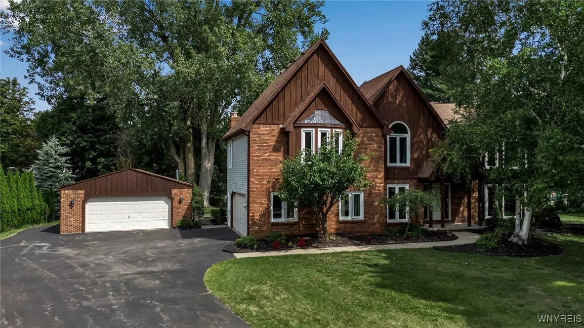8076 Clarherst Drive, Clarence, New York 14051, Clarence, New York 14051, 4 Bedrooms Bedrooms, 9 Rooms Rooms,2 BathroomsBathrooms,Residential,Closed,8076 Clarherst Drive, Clarence, New York 14051,0,B1562270