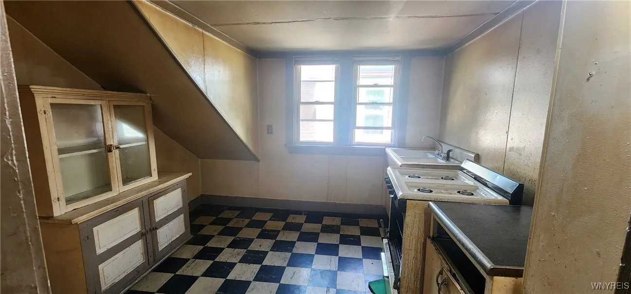 348 Riverside Avenue, Buffalo, New York 14207, Buffalo, New York 14207, 3 Bedrooms Bedrooms, ,2 BathroomsBathrooms,Residential,Closed,348 Riverside Avenue, Buffalo, New York 14207,0,B1562348