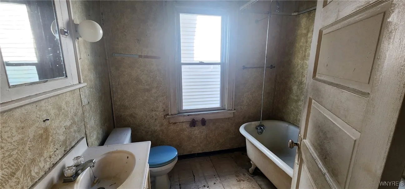348 Riverside Avenue, Buffalo, New York 14207, Buffalo, New York 14207, 3 Bedrooms Bedrooms, ,2 BathroomsBathrooms,Residential,Closed,348 Riverside Avenue, Buffalo, New York 14207,0,B1562348